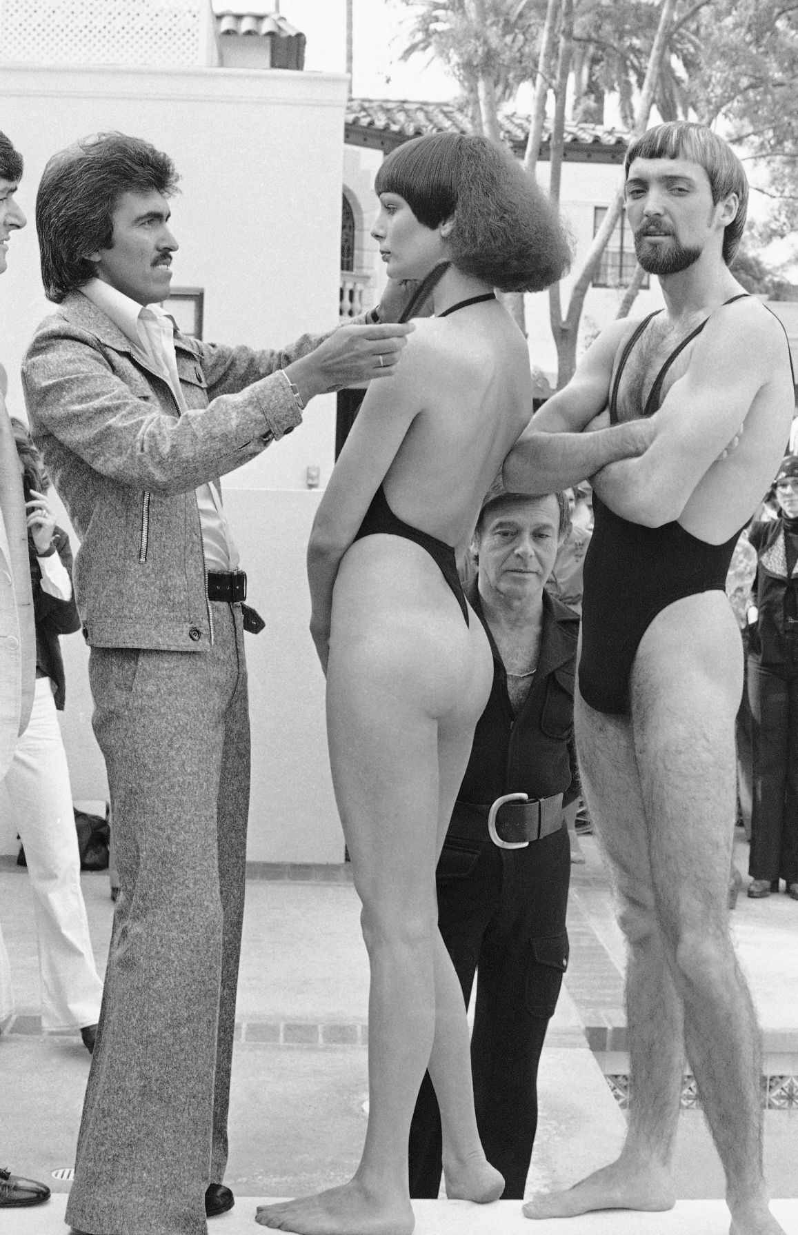 1975: Thong haircut